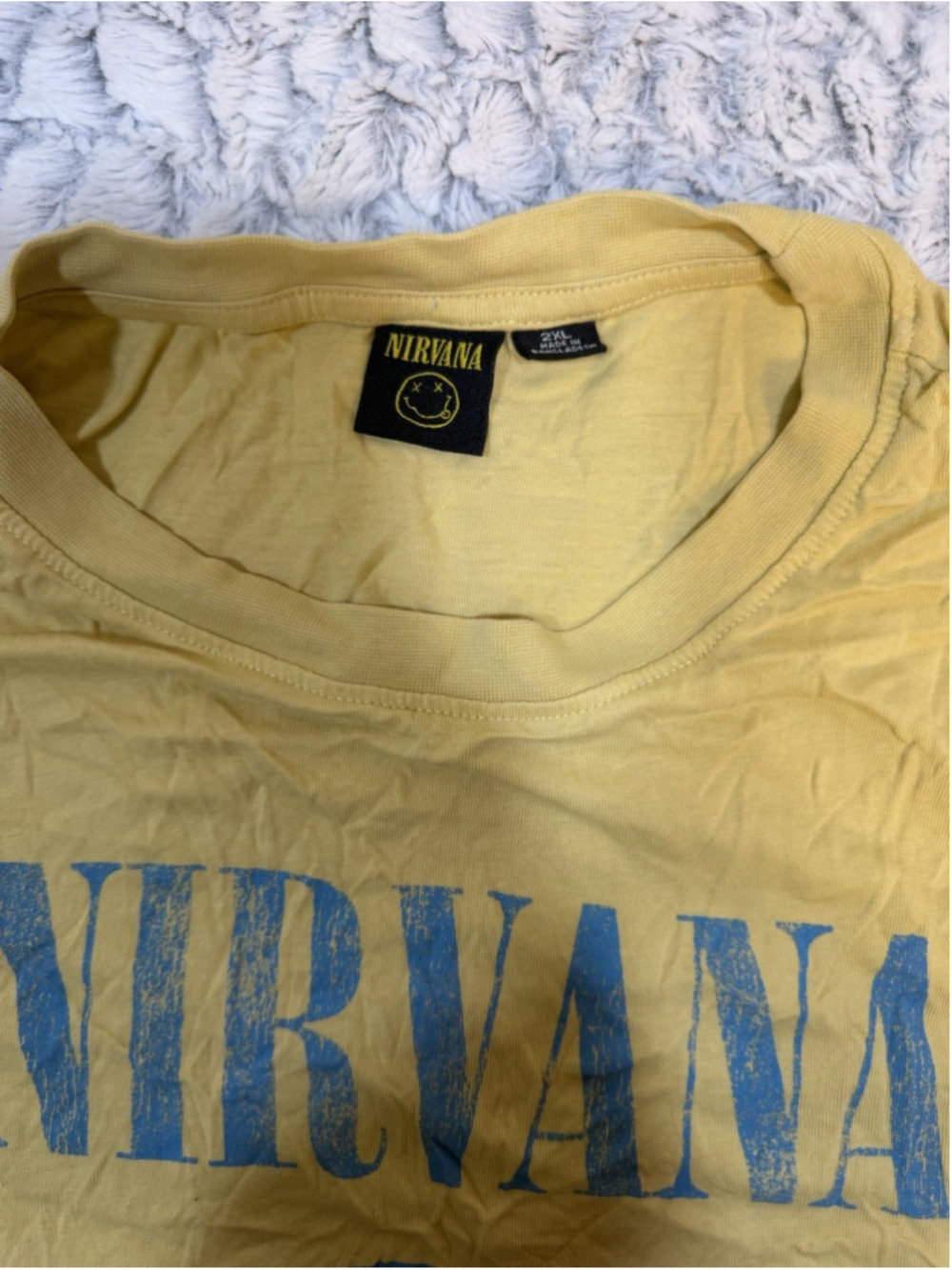 Nirvana Smiley Face Graphic T-Shirt 2XL Rock & Pop Band Tee Music Industry - Picture 5 of 7